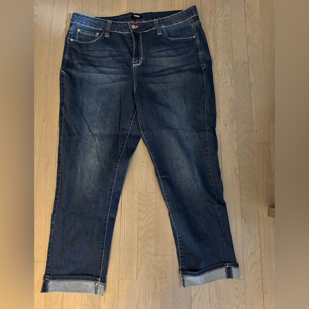 Kensie cropped cuffed hem jeans. Size 18.great spring summer jeans. Not heavy.